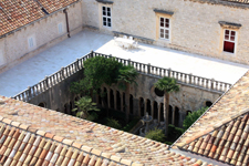 Dubrovnik, le clo&icirc;tre du monast&egrave;re franciscain