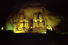 Abou Simbel, temple de Rams&egrave;s II, nuit