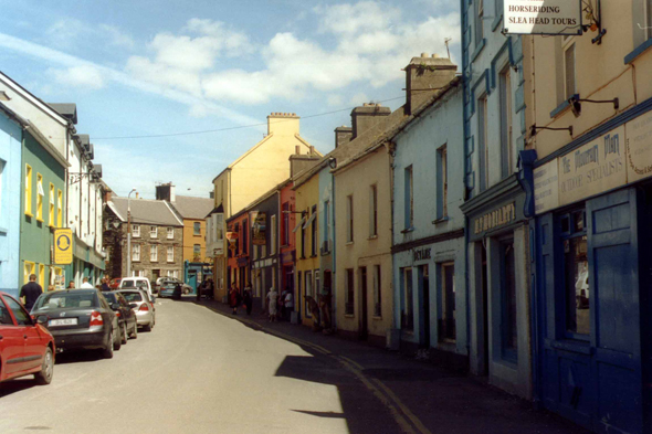 Dingle, rue colorée