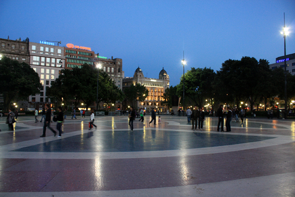 Barcelone, Plaça de Catalunya, nuit