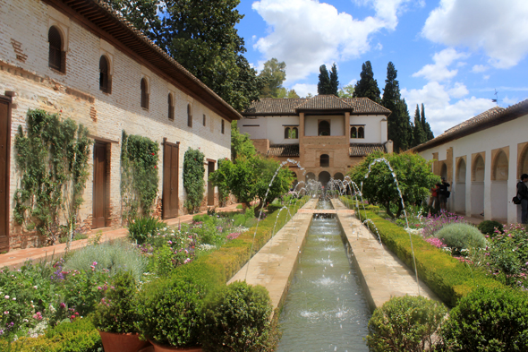 Alhambra, patio de la Acequia