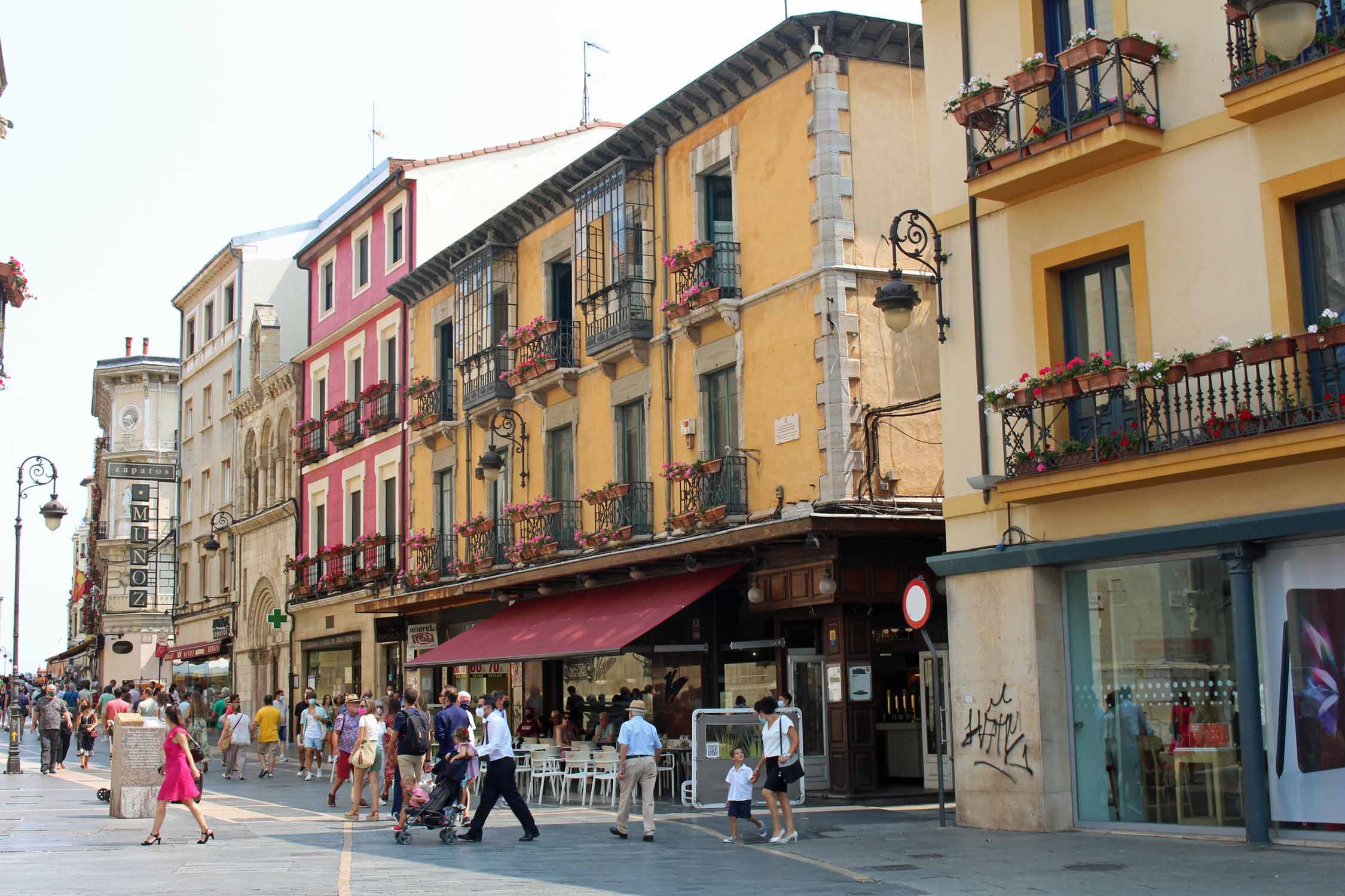 Léon, rue commerçante, calle Ancha