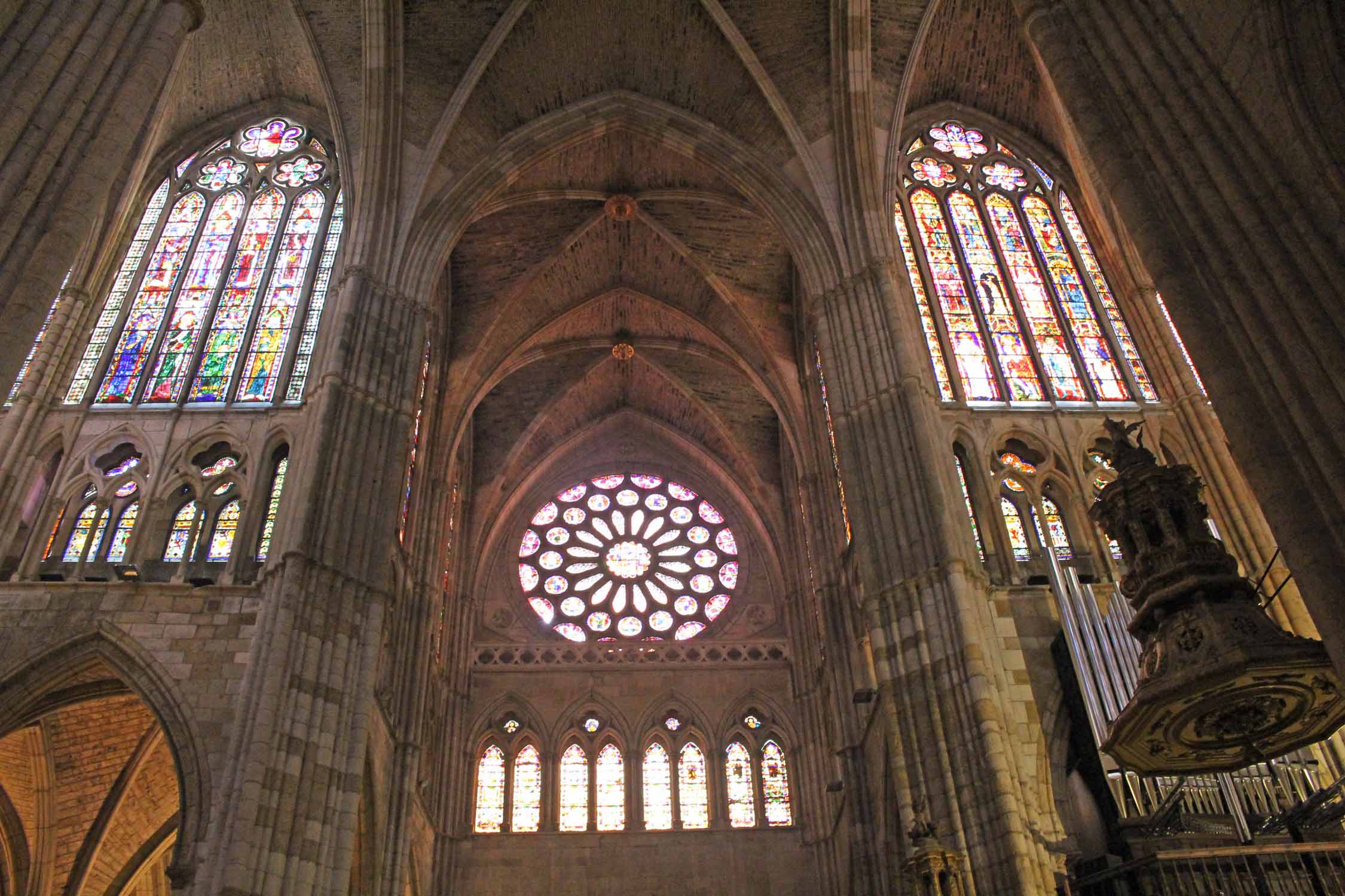 Cathédrale de Léon, vitraux