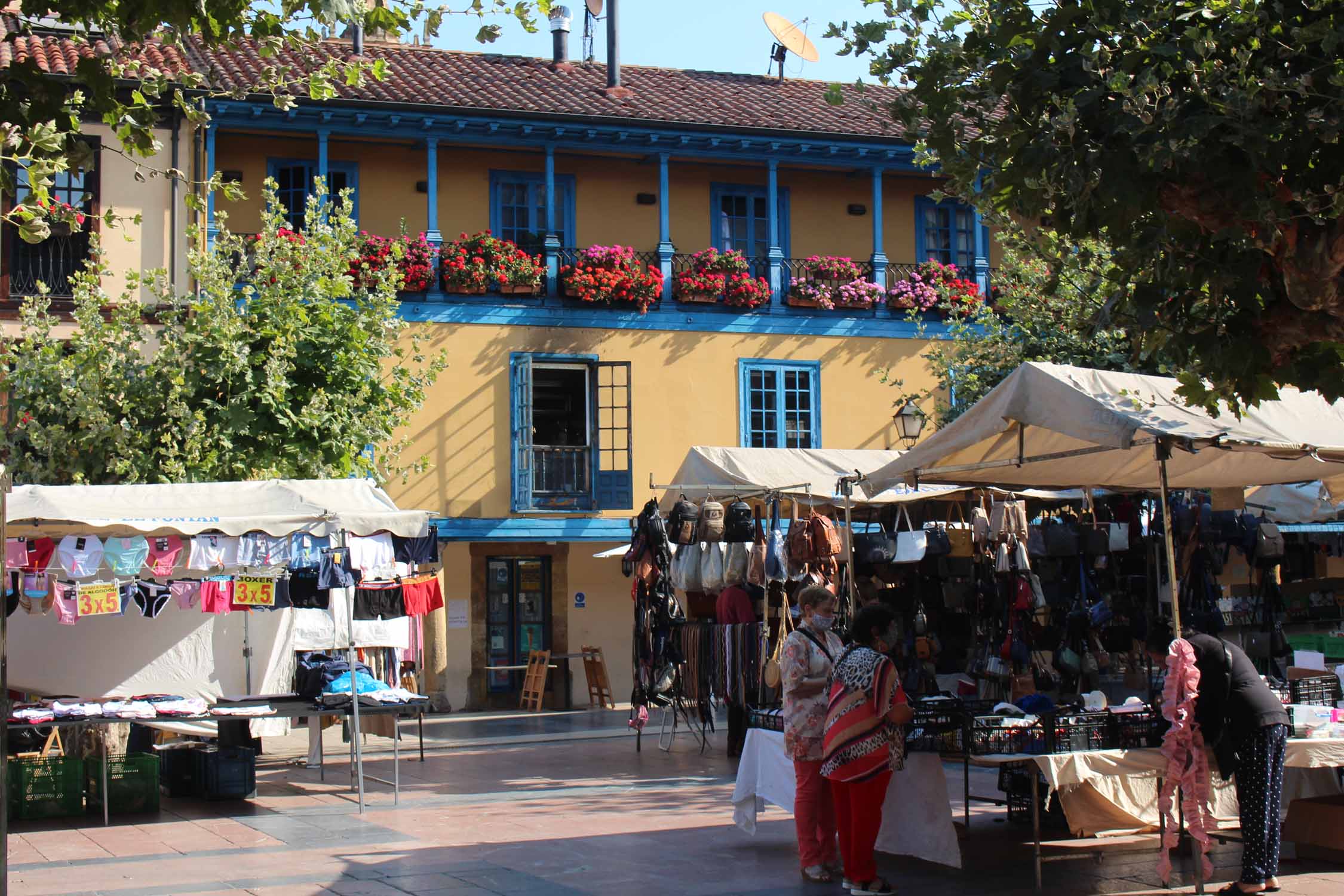 Oviedo, marché, place de Fontáan