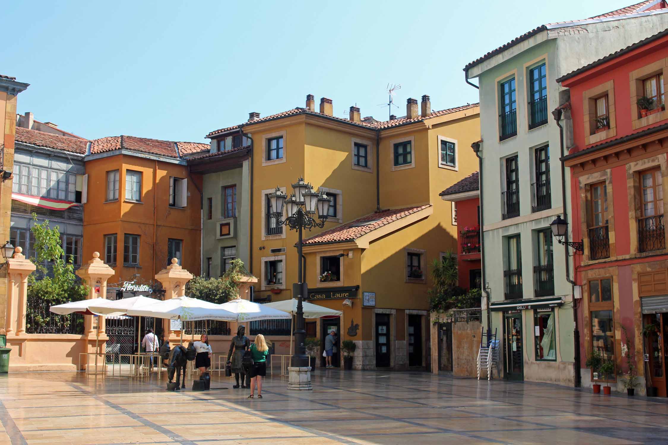 Oviedo, place colorée, la Lachera
