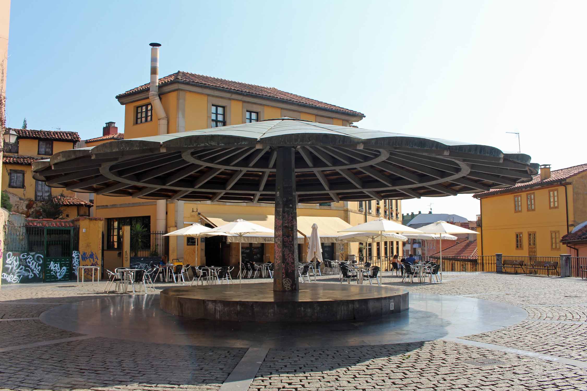 Oviedo, place de Paraguas