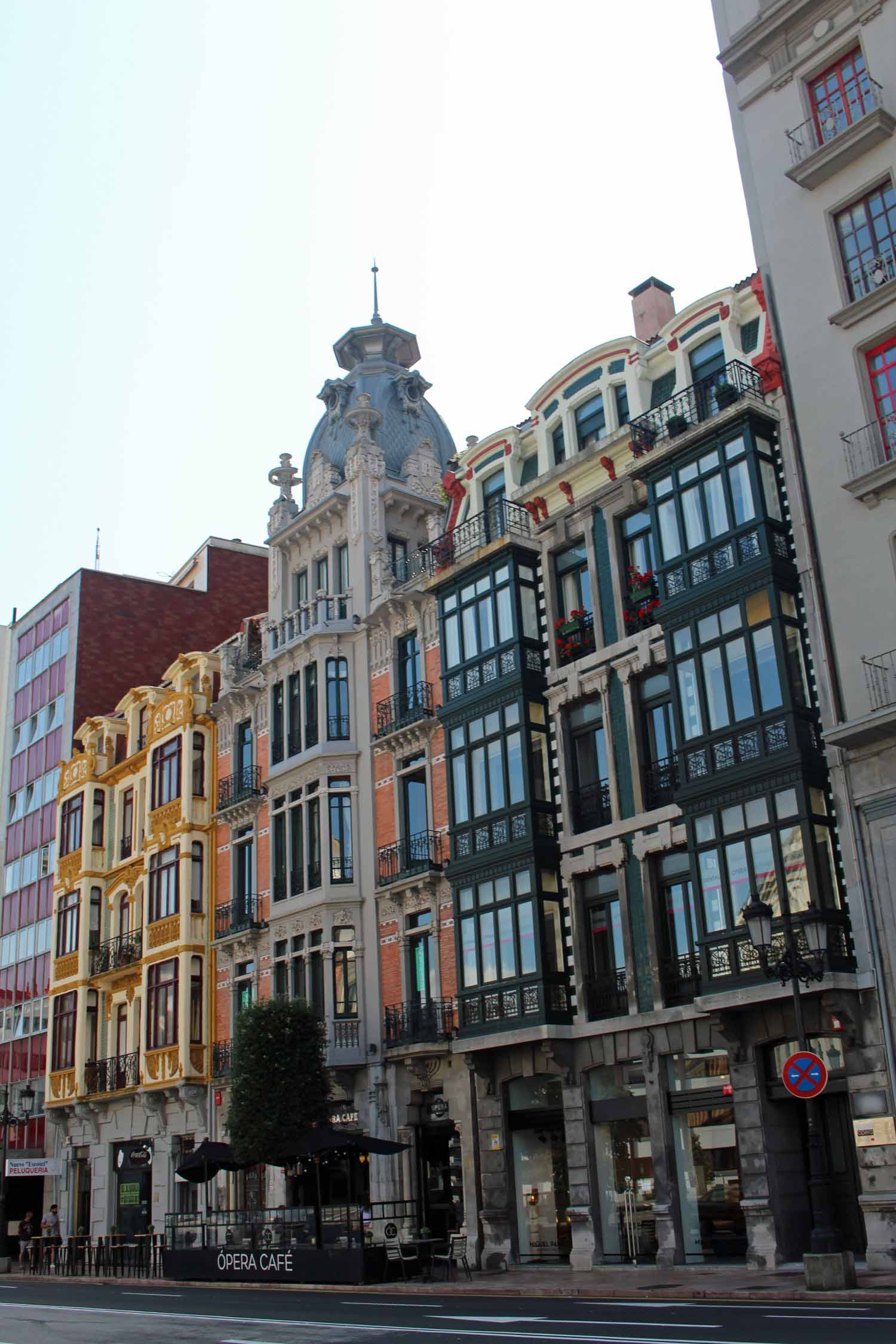 Oviedo, bâtiments colorés, rue Argüelles