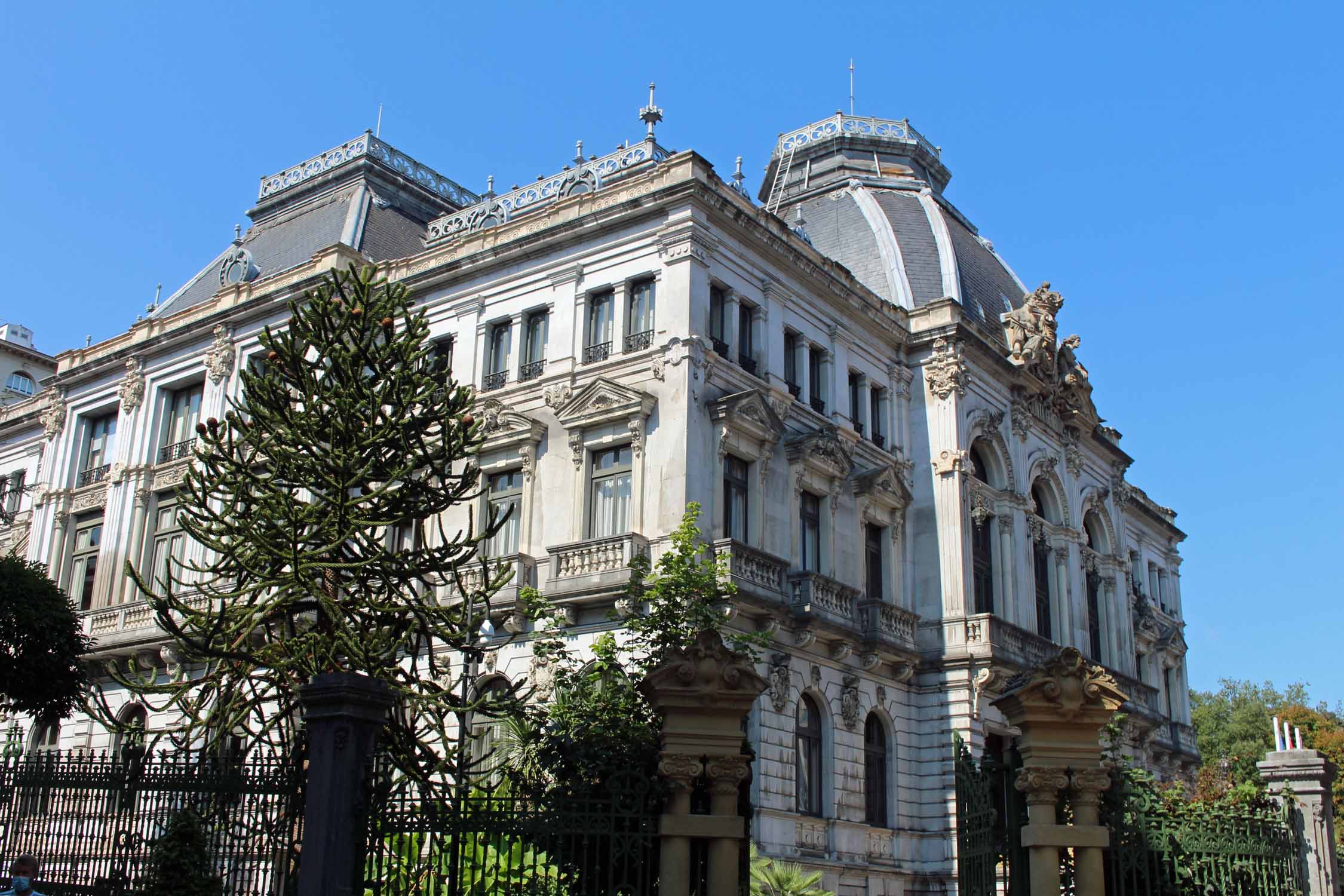 Oviedo, conseil général des Asturies, bâtiment