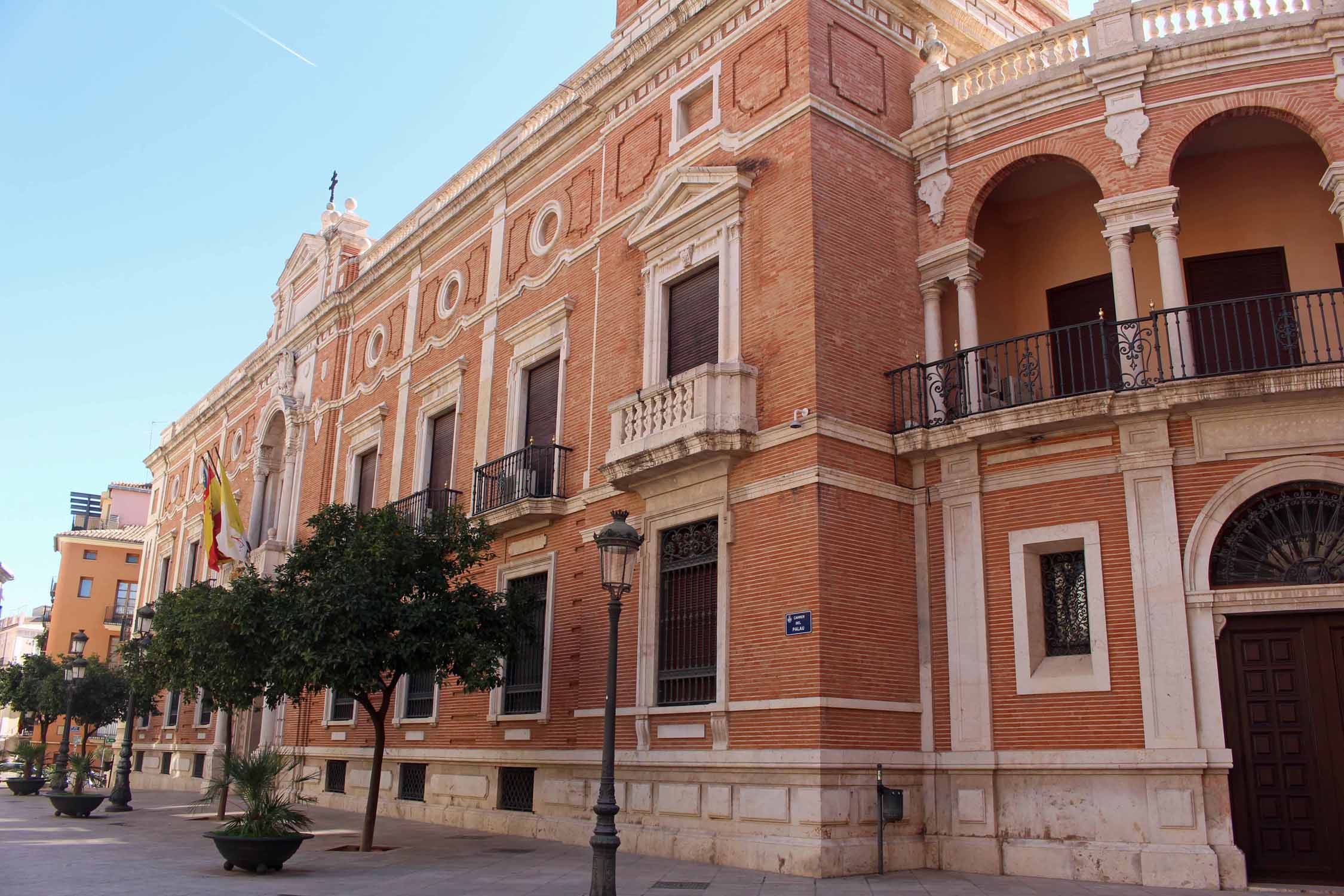 Valence, archidiocese, bâtiment