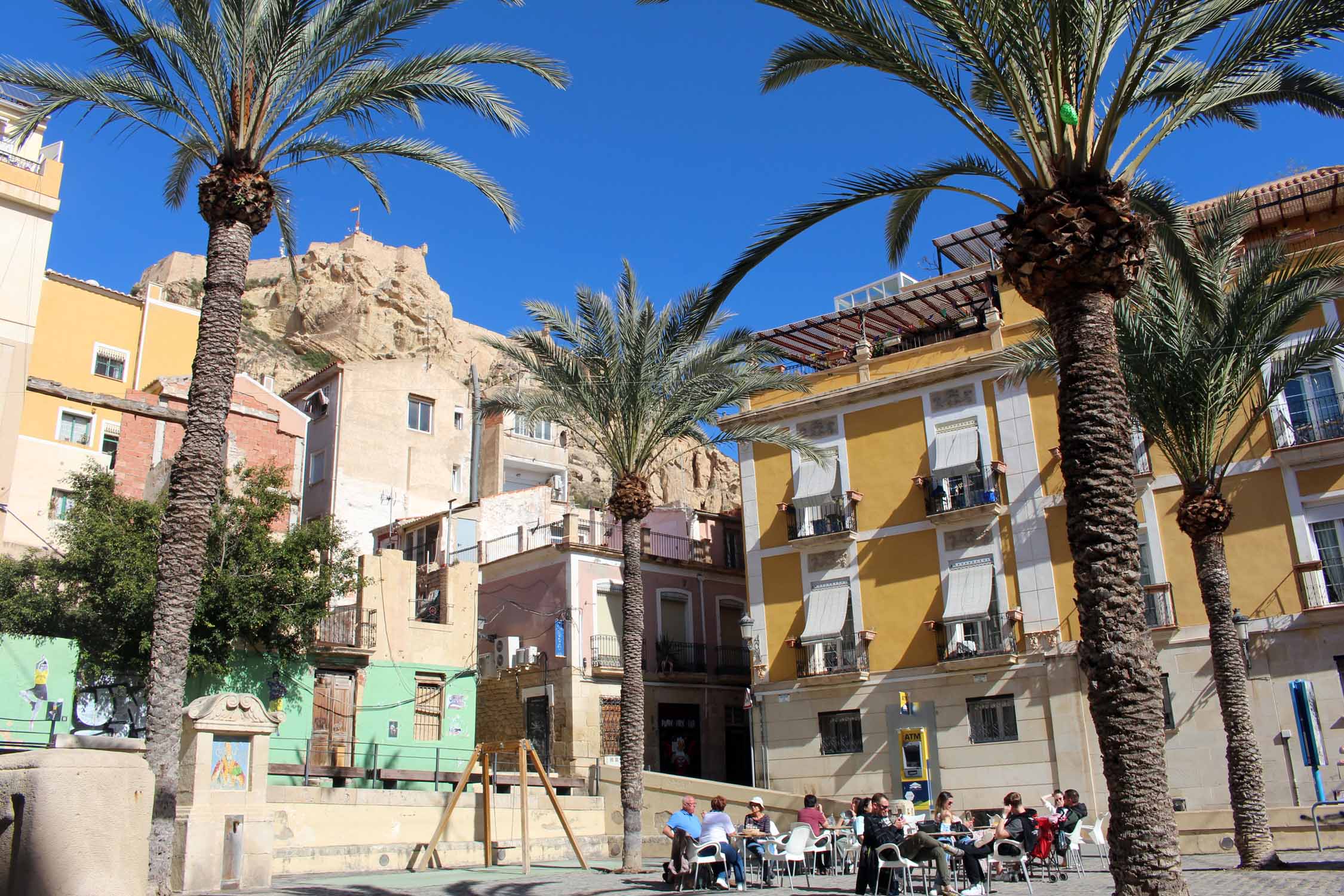 Alicante, quartier Santa Cruz, place typique