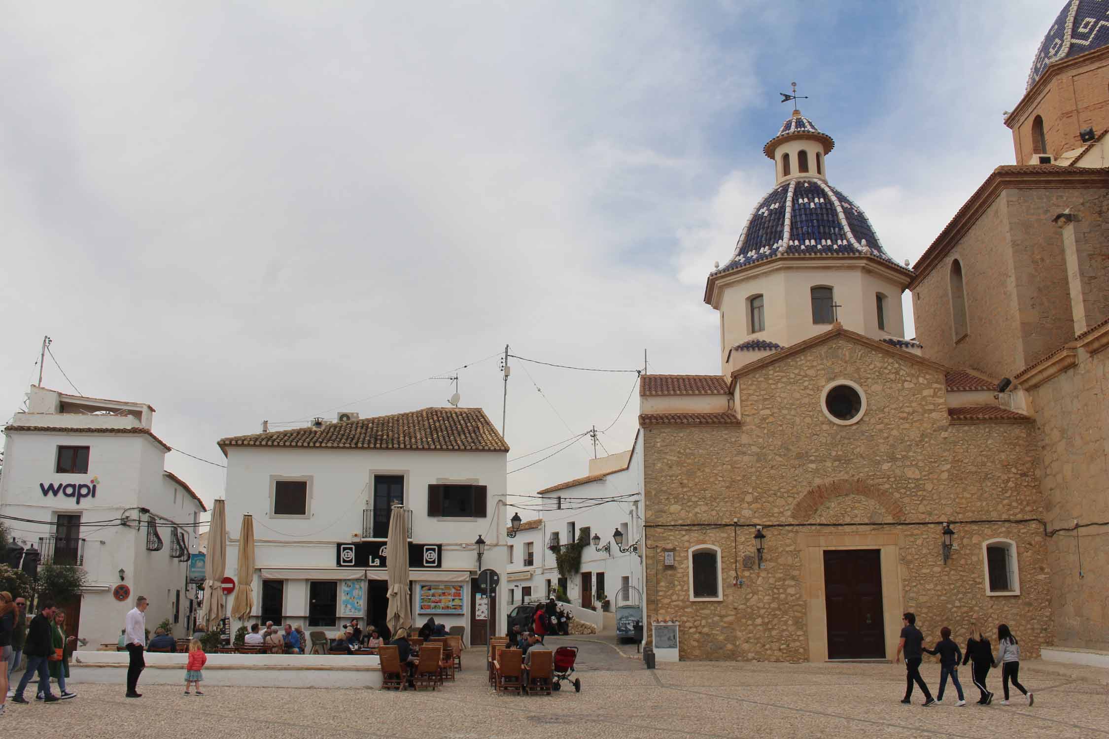 Altea, église Notre-Dame-de-Consuelo, parvis