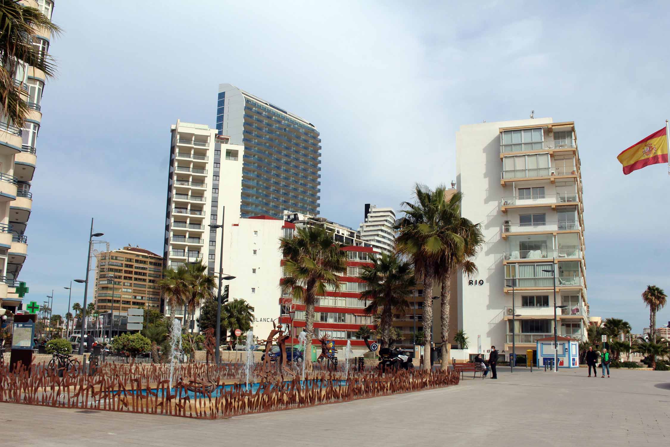 Calp, bord de mer, immeubles