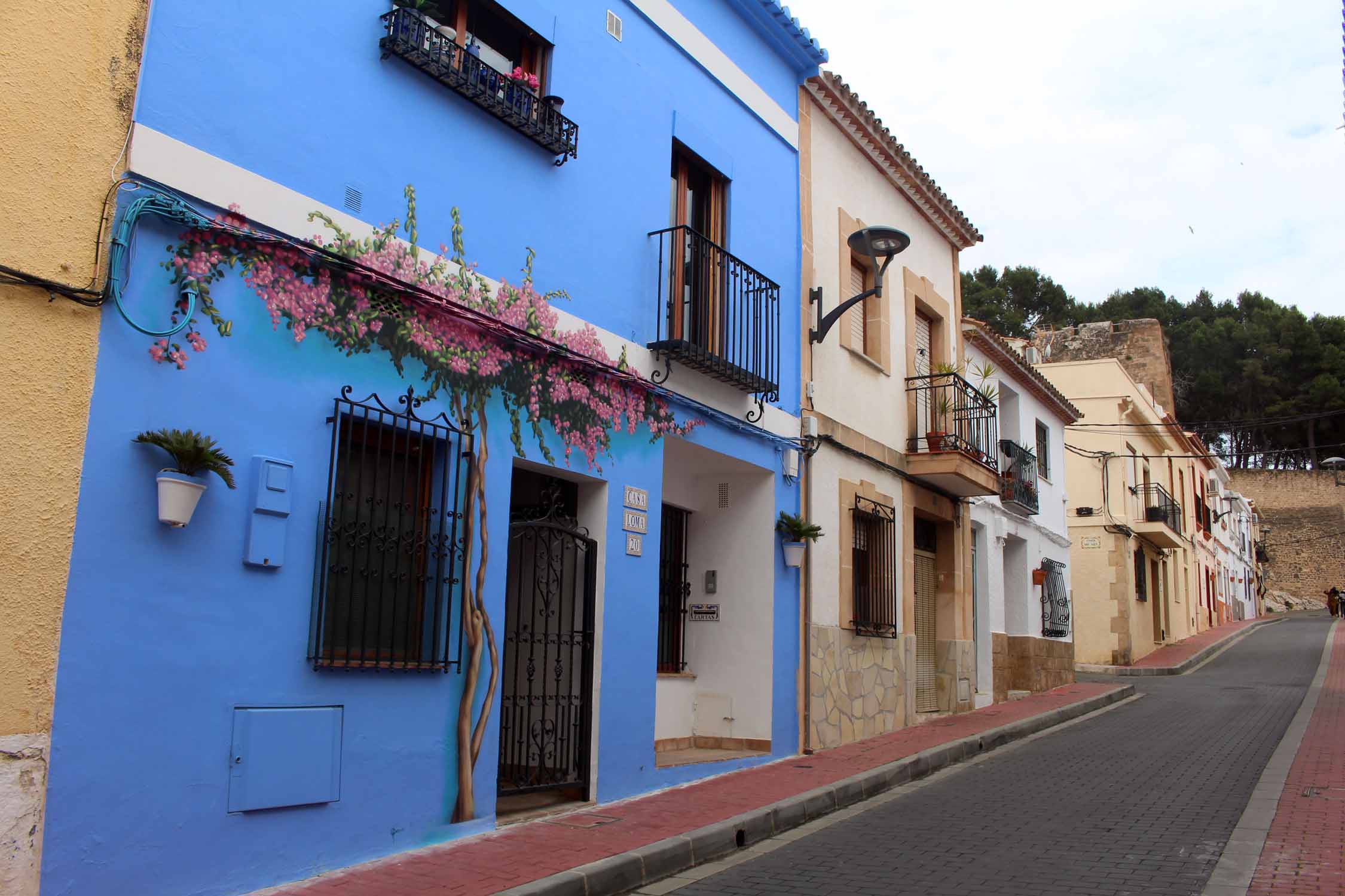 Denia, maisons colorées