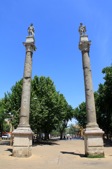 Séville, Colonnes d'Hercule