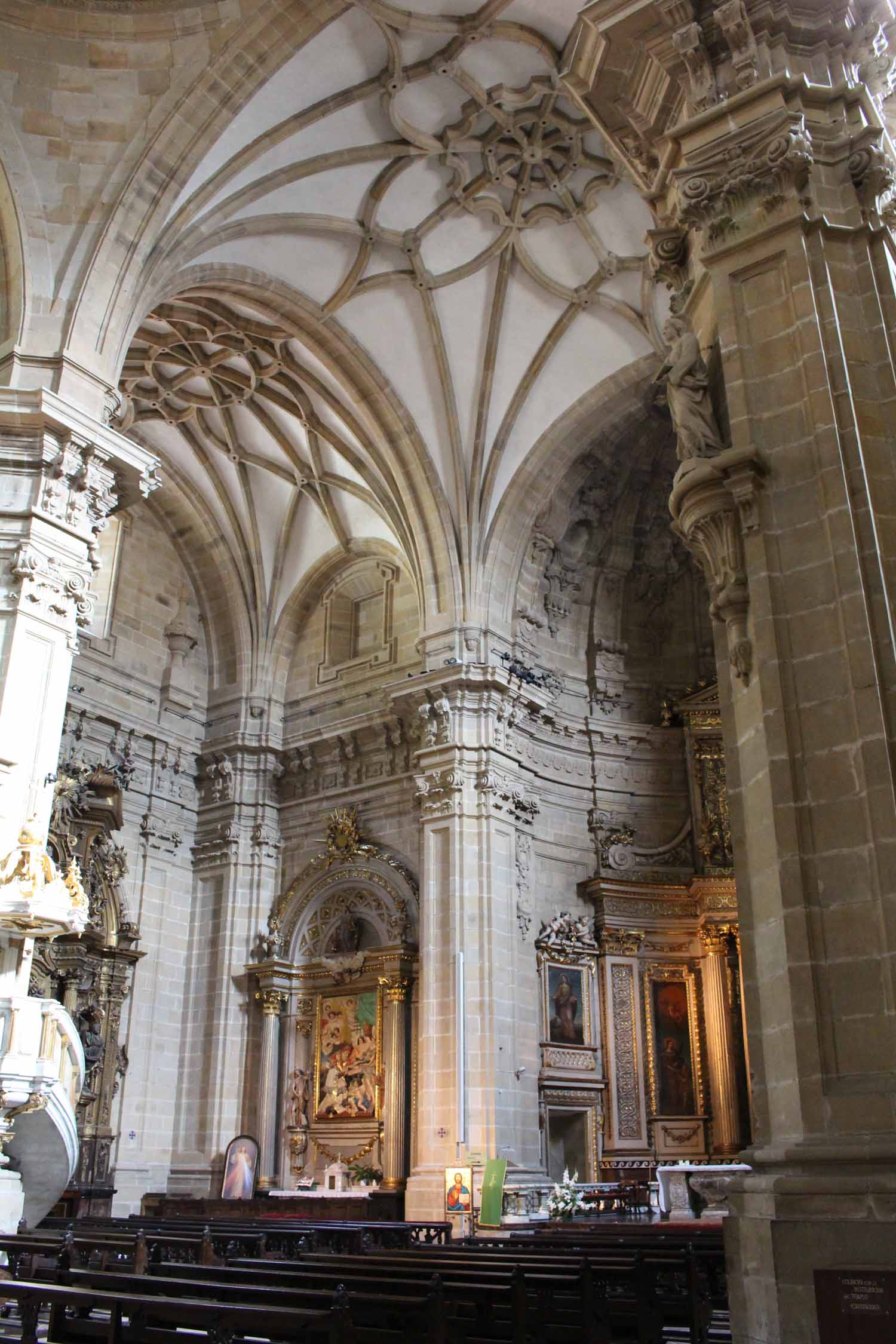 Saint-Sébastien, Santa Maria del Coro, intérieur