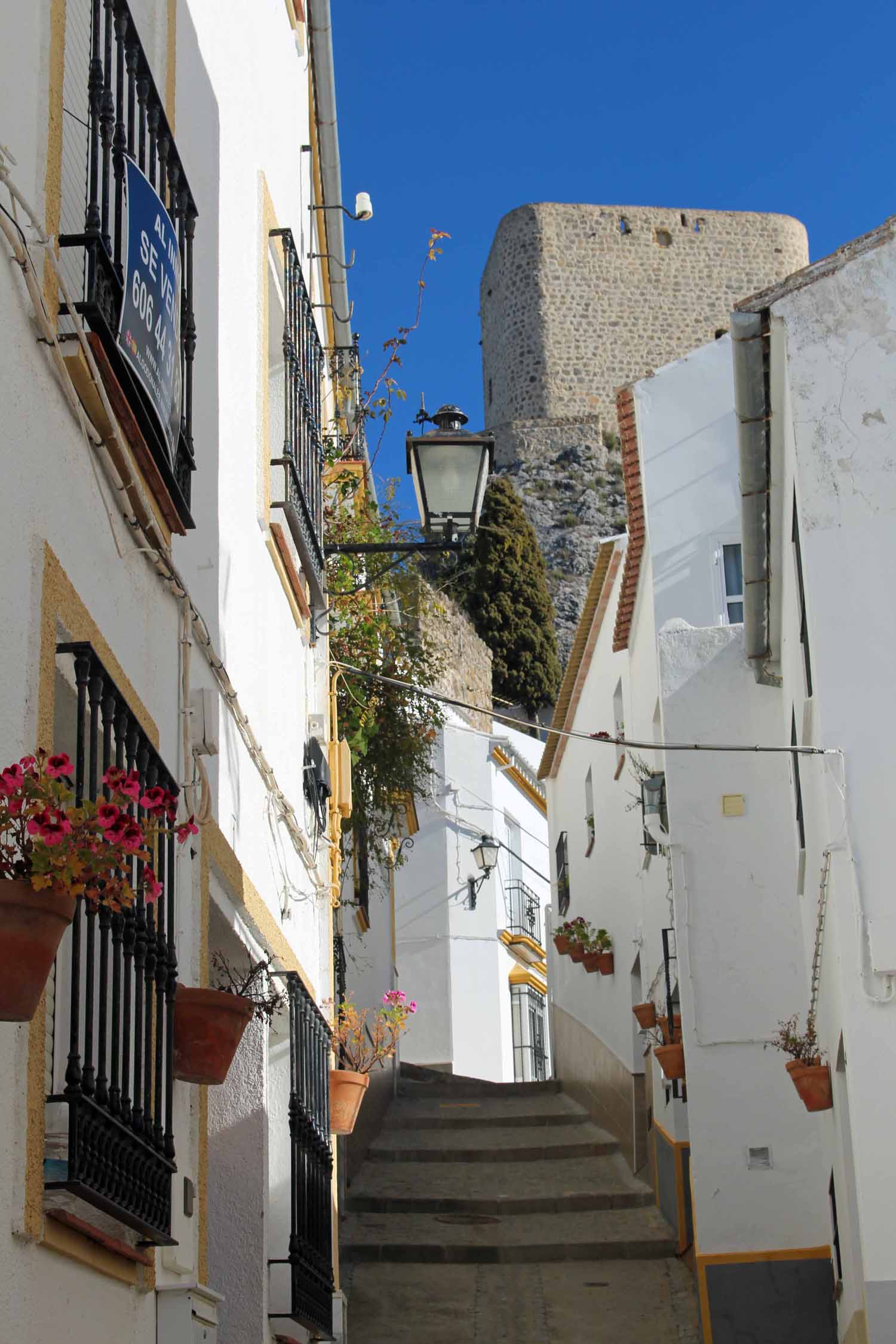 Olvera, Andalousie, village blanc, ruelle