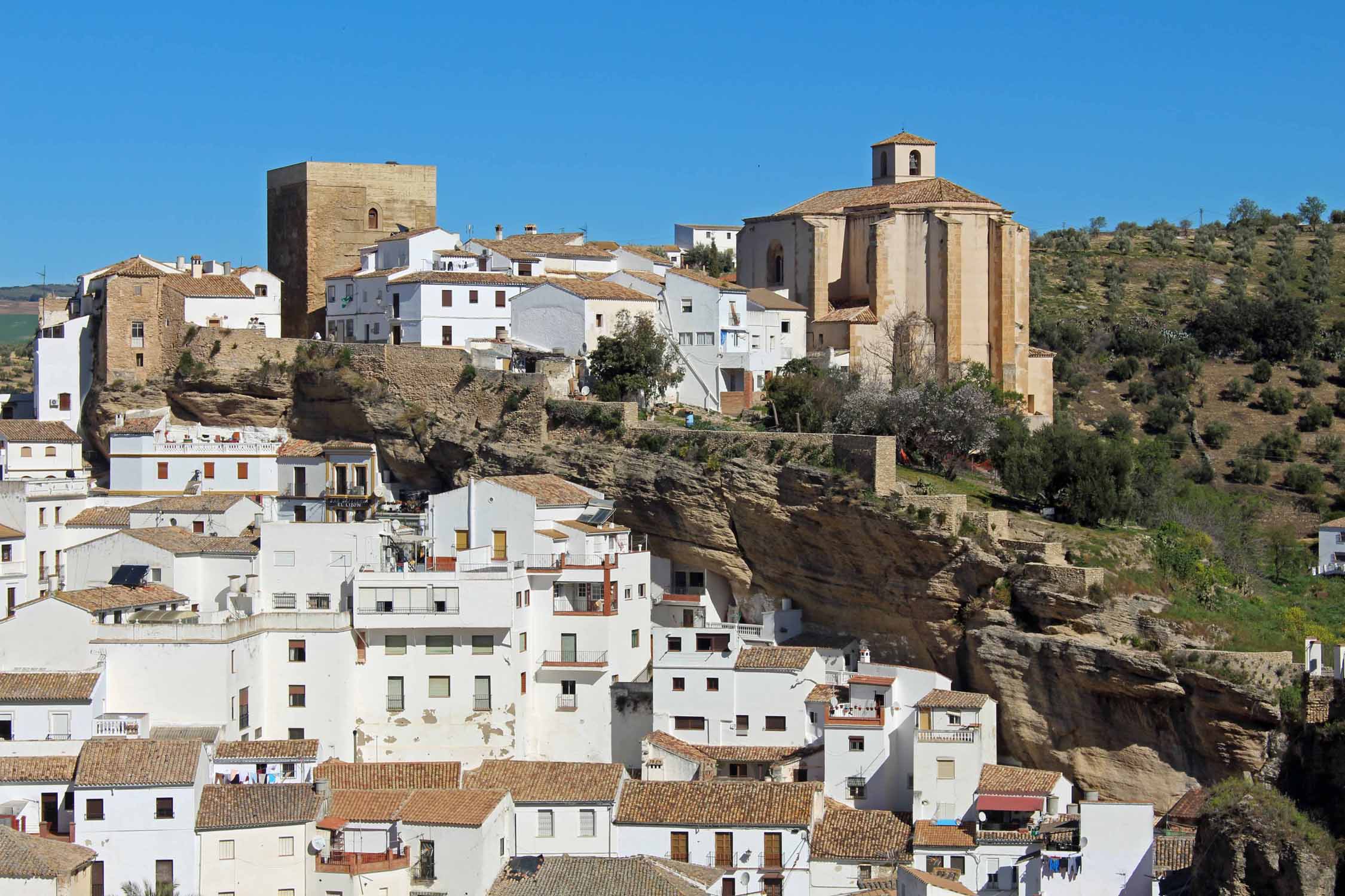 Setenil de las Bodegas, village blanc