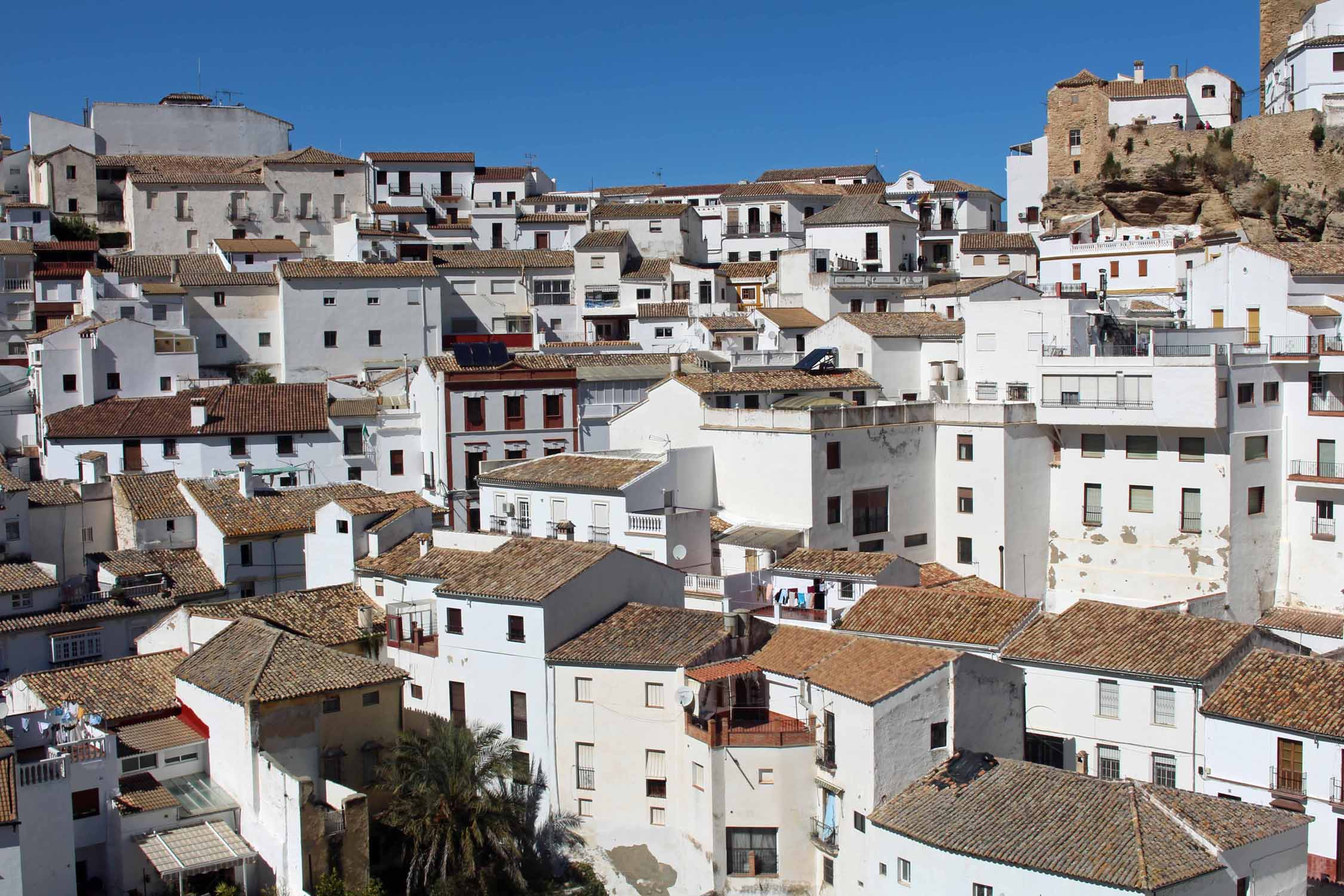 Setenil de las Bodegas, Andalousie, village blanc