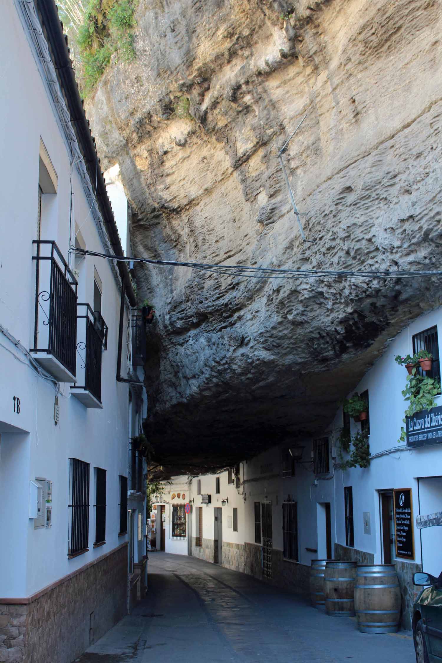 Setenil de las Bodegas, maisons, rocher