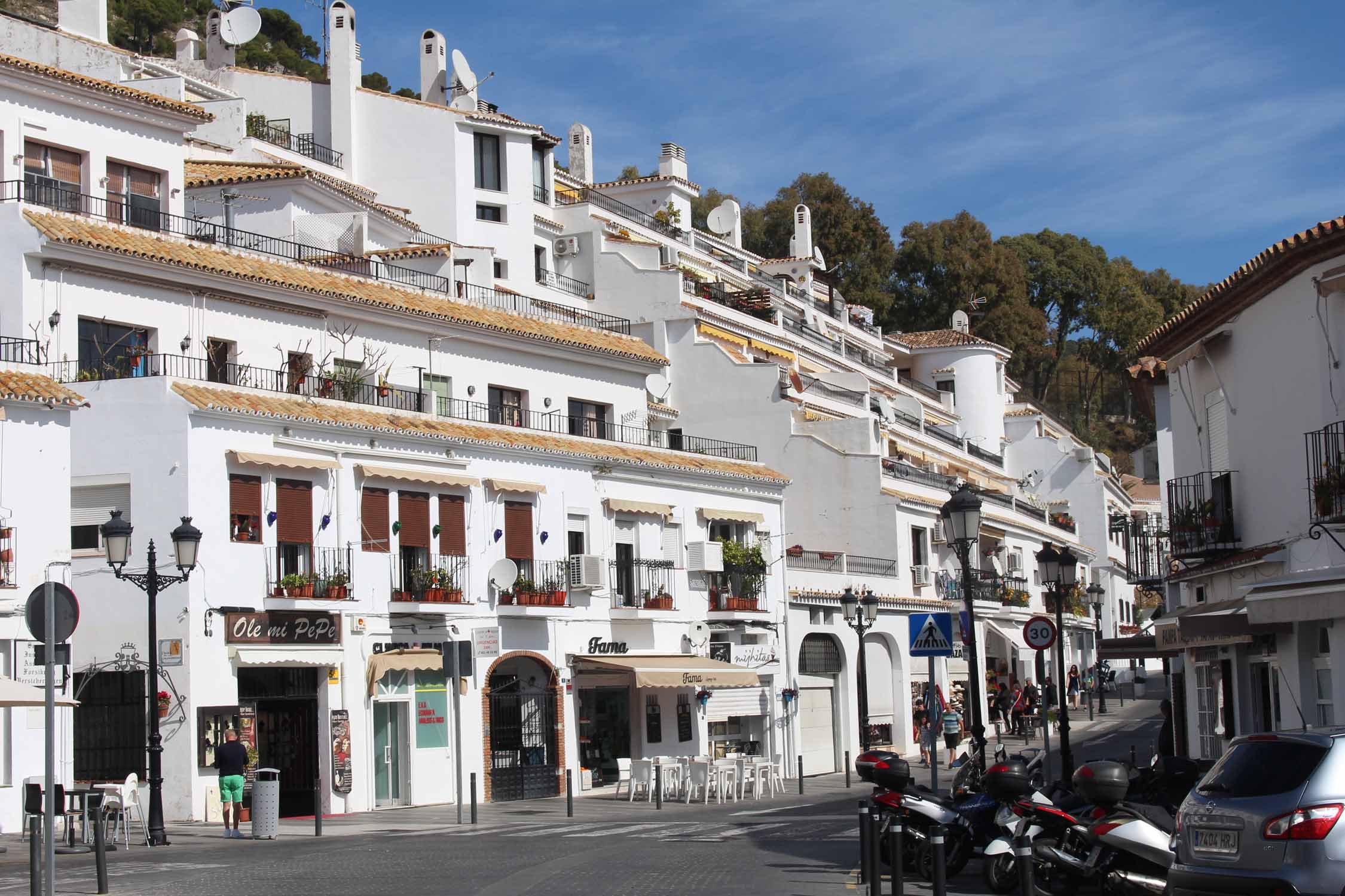 Mijas, place Virgen de la Peña, maisons blanches