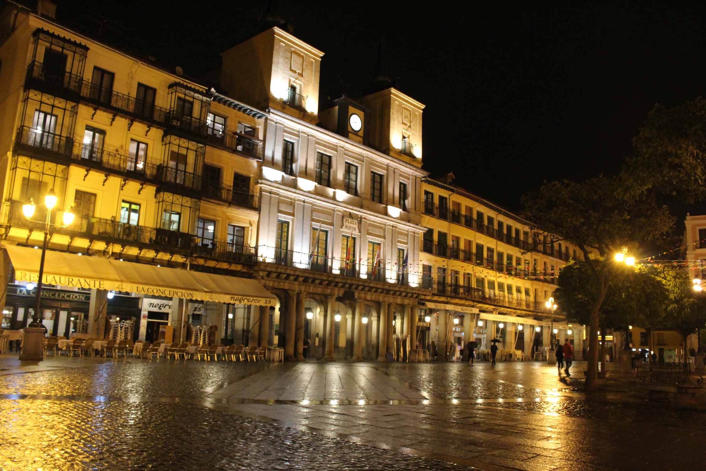 Ségovie, place principale, nuit