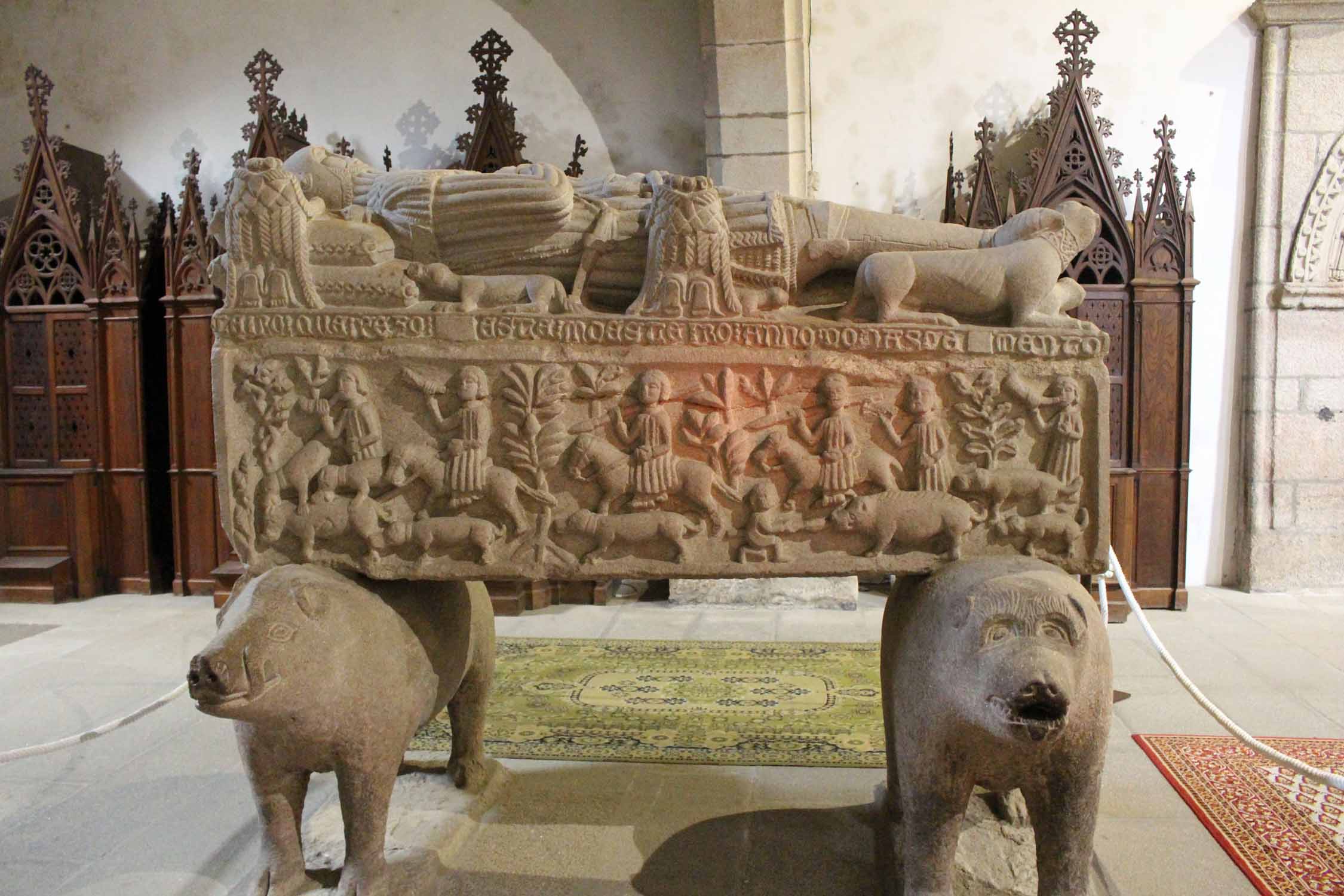 Betanzos, église San Francisco, sarcophage de Andrade