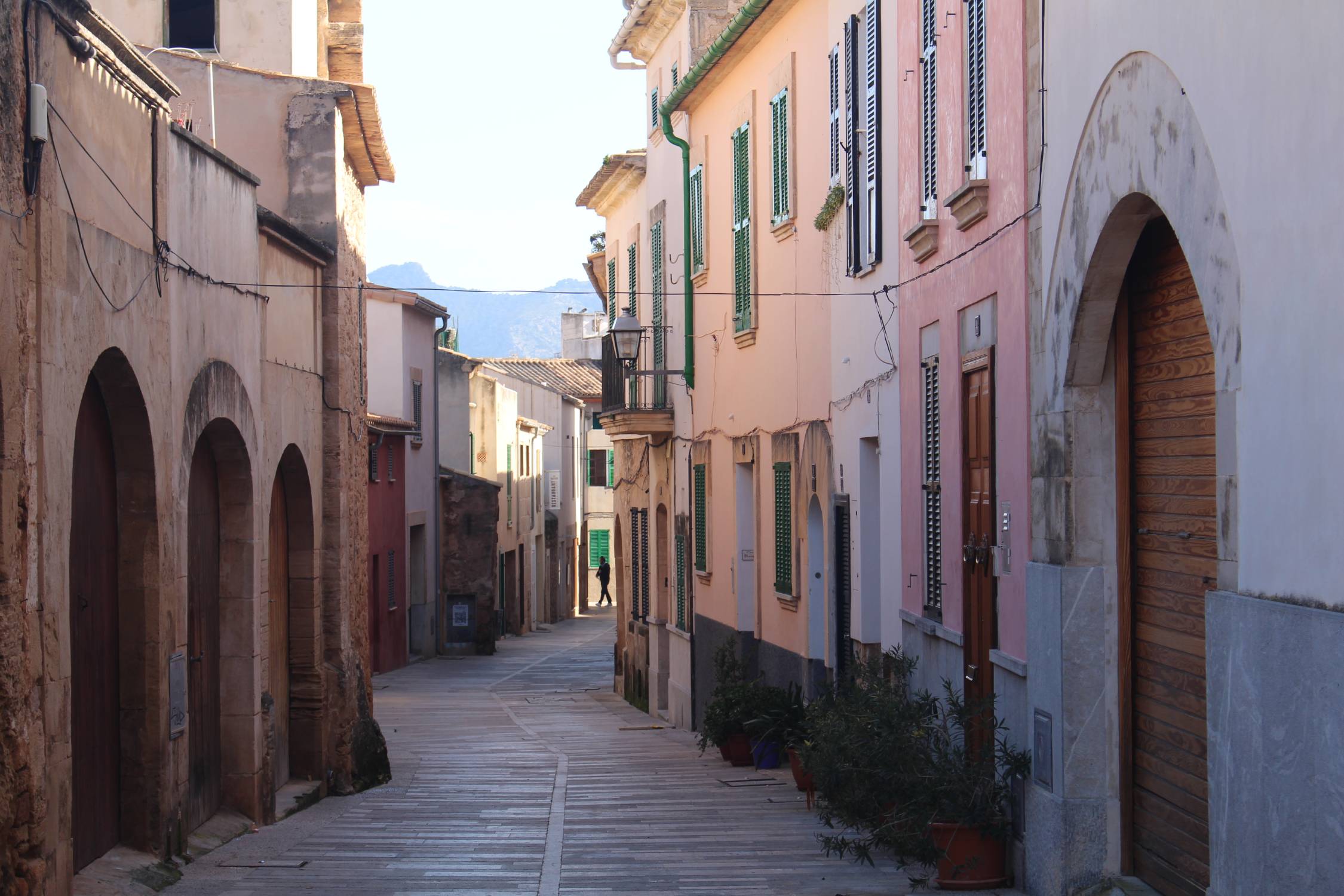 Majorque, Alcúdia, ruelle colorée