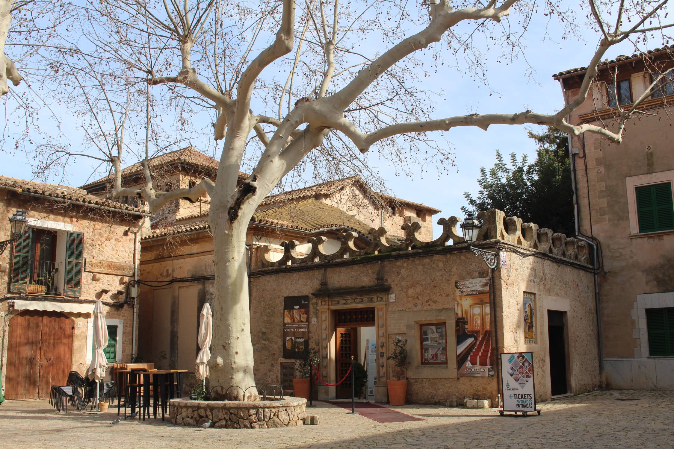 Majorque, Valdemossa, place Cartoixa