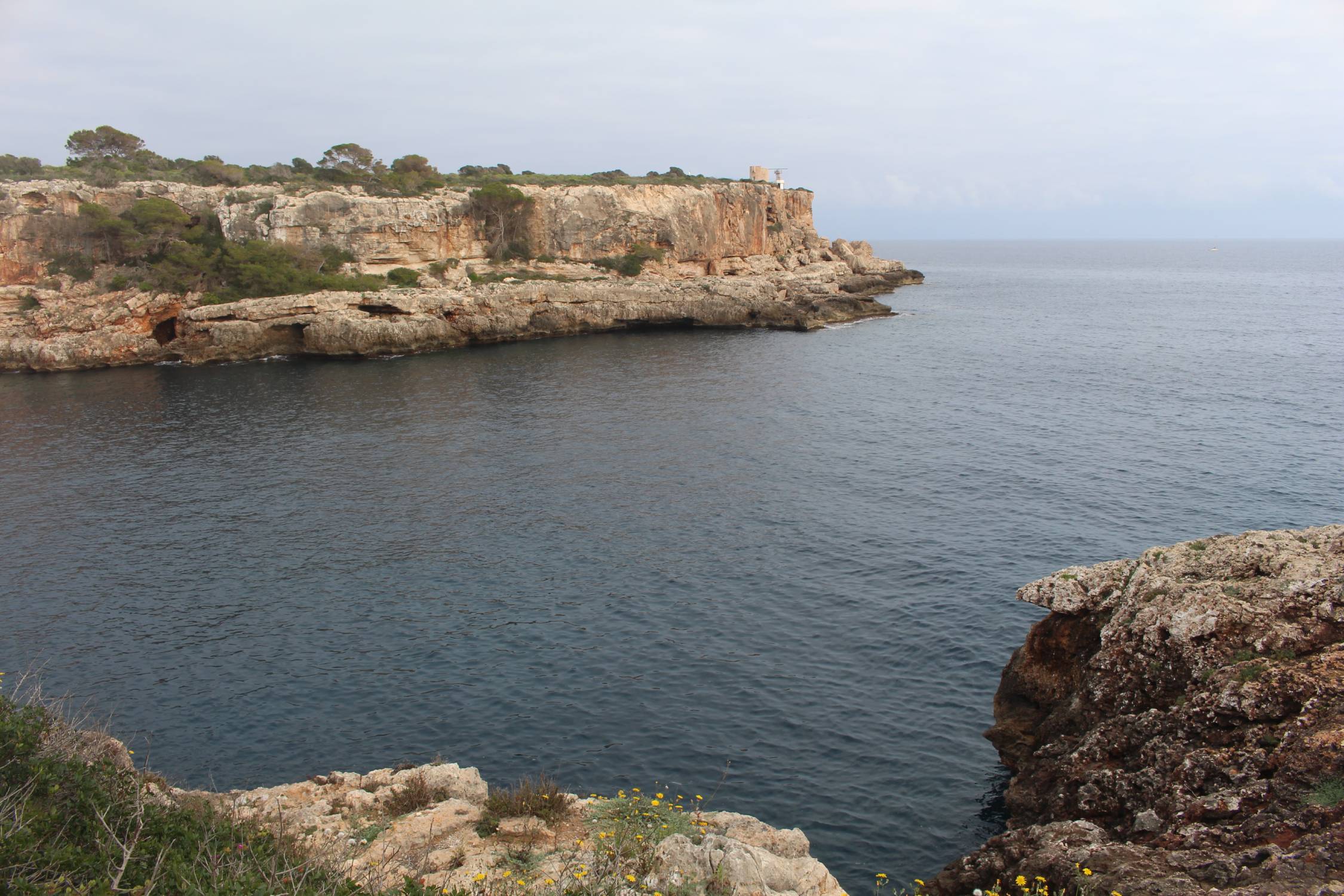 Majorque, Cala Figueira, falaises