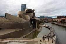 Bilbao, mus&eacute;e Guggenheim, rio Bilbao