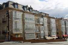 Vitoria-Gasteiz, plaza Virgen Blanca, galeries vitr&eacute;es