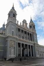 Madrid, cath&eacute;drale de la Almudena, fa&ccedil;ade
