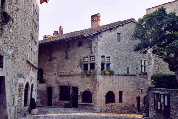 Pérouges