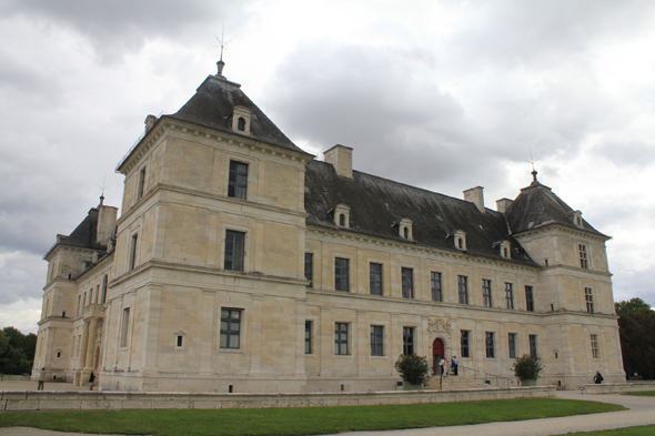 Ancy-le-Franc , château