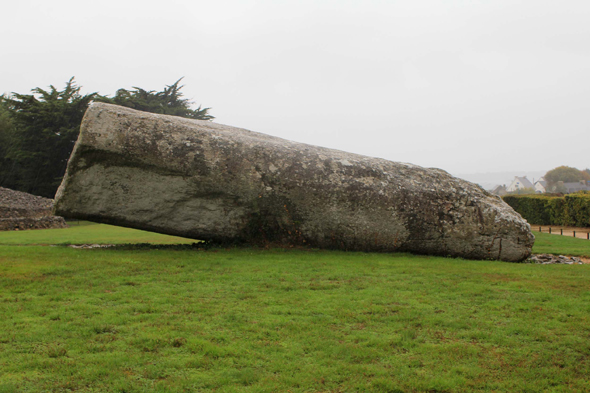 Locmaraquier, menhir