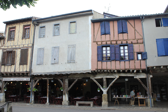 Mirepoix, place du Général Leclerc