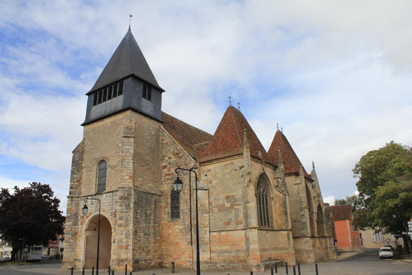 Dun-sur-Auron, collégiale