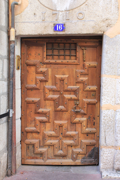 Une porte typique à Annecy