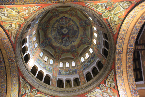 Le dôme de la basilique Sainte-Thérèse de Lisieux