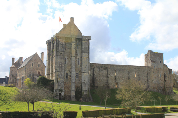 Saint-Sauveur-le-Vicomte, château