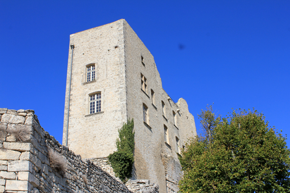 Lacoste, château