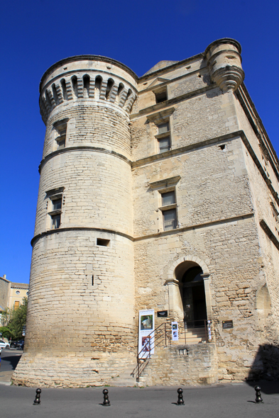 Gordes, Tour, château