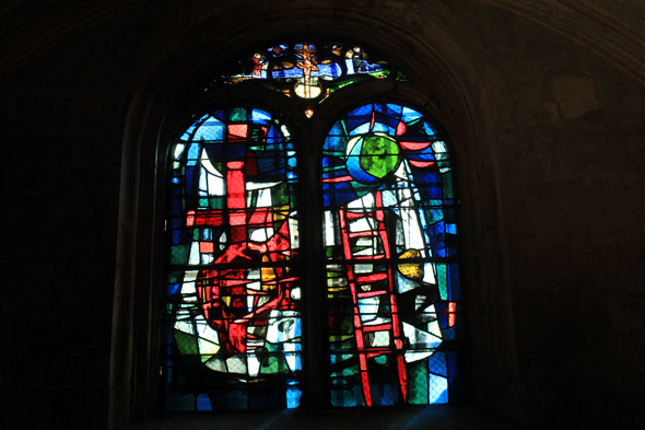 Les Baux-de-Provence, église St-Vincent, vitraux