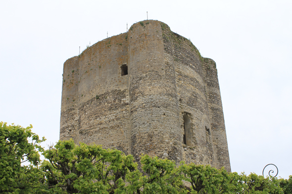 Le donjon et fortifications de Houdan