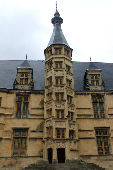 Nevers, Palais Ducal, escalier