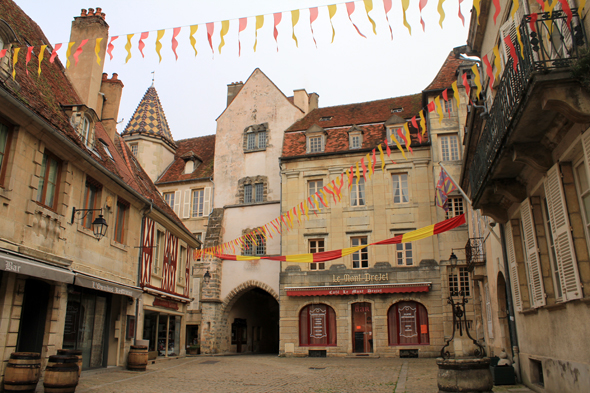 Semur-en-Auxois, place