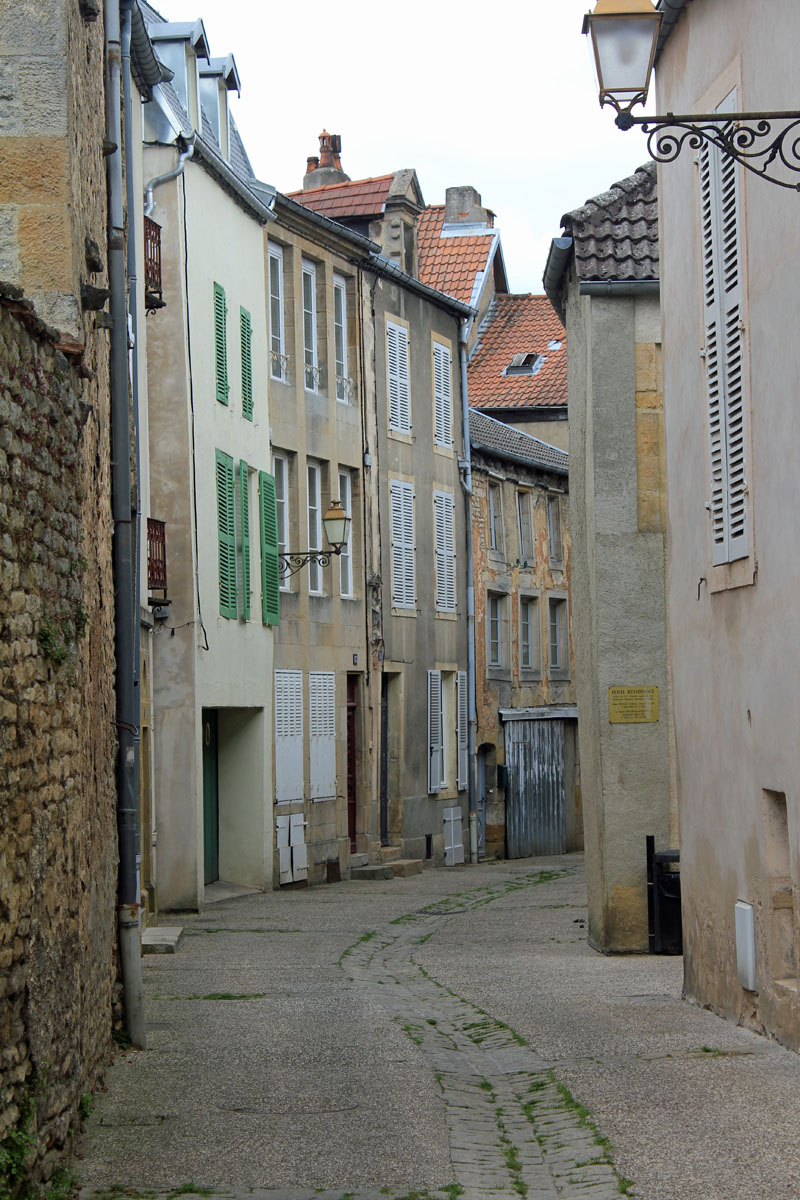 Langres, rue typique