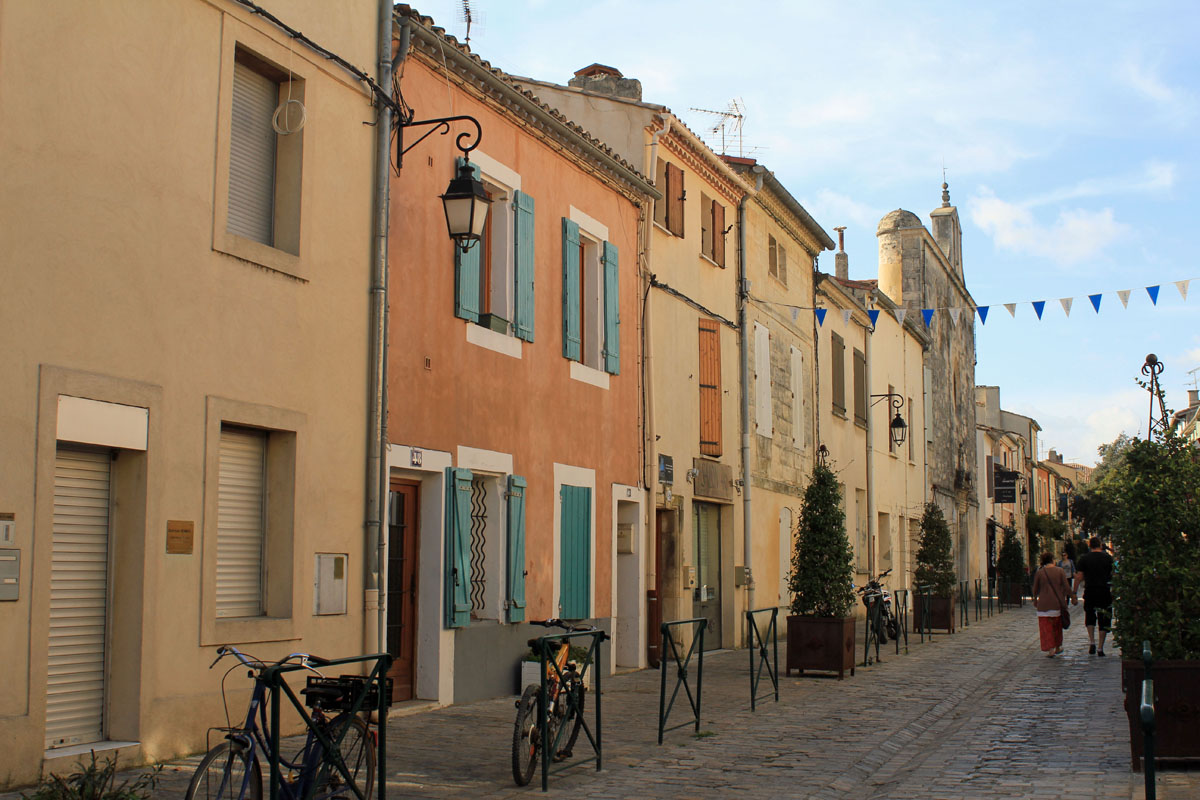 Aigues-Mortes, rue de la République, chapelle des Pénitents Blancs