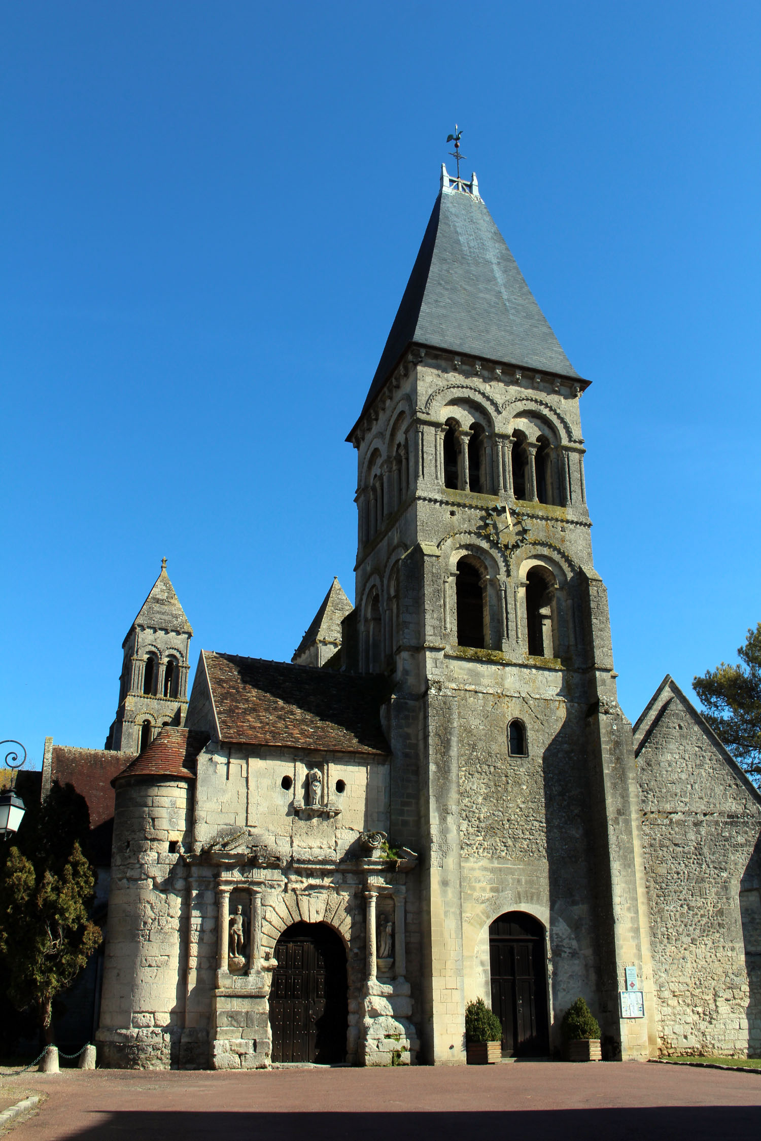 Morienval, église
