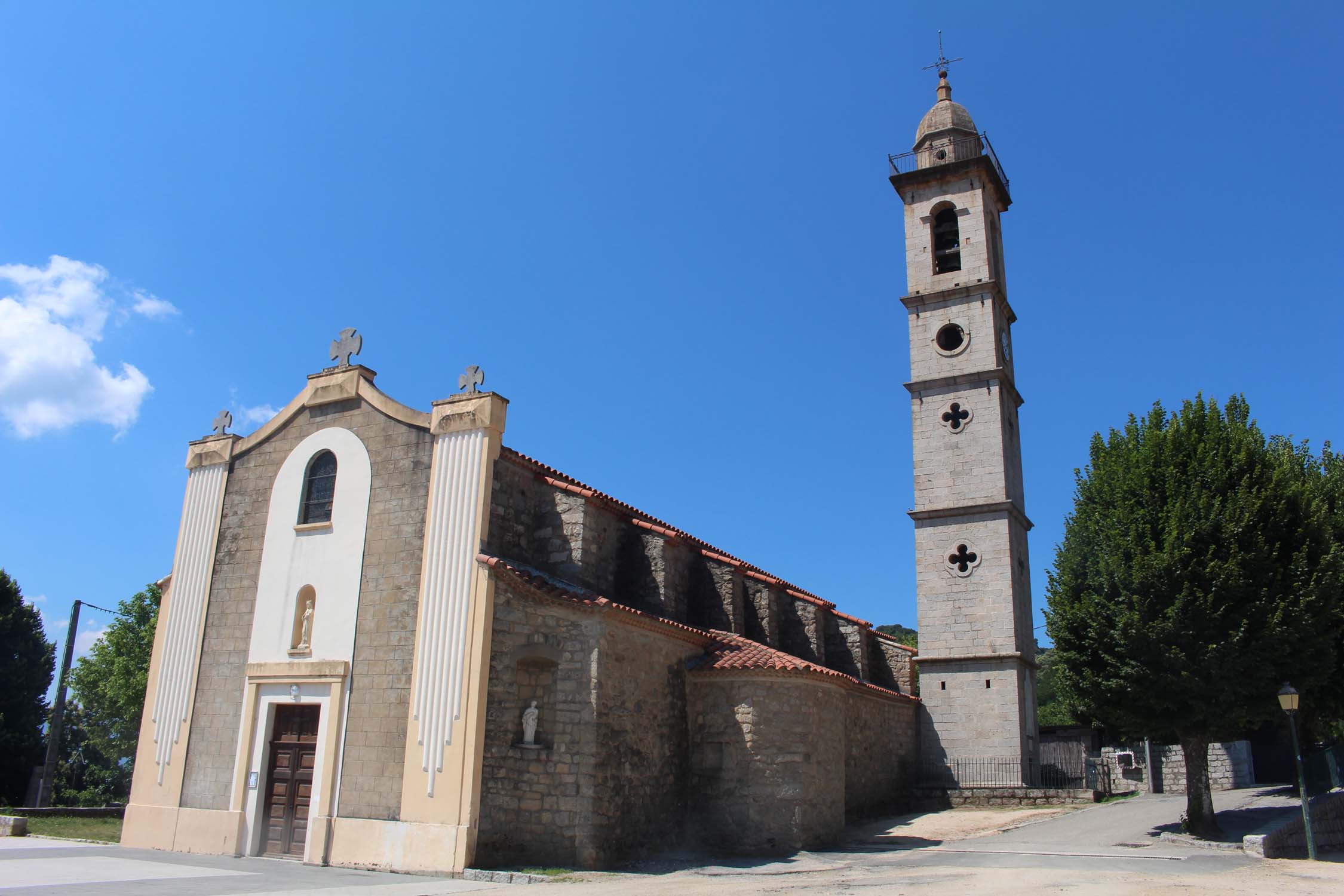 Corse, Levie, église